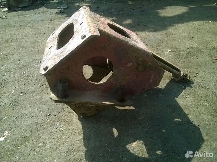 Кронштейн запасного колеса MAN 2-series 19.362 (01