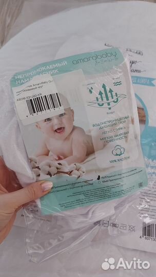 Новый матрас и наматрасник в круглую кроватку