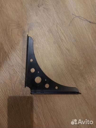 Кронштейн для полок