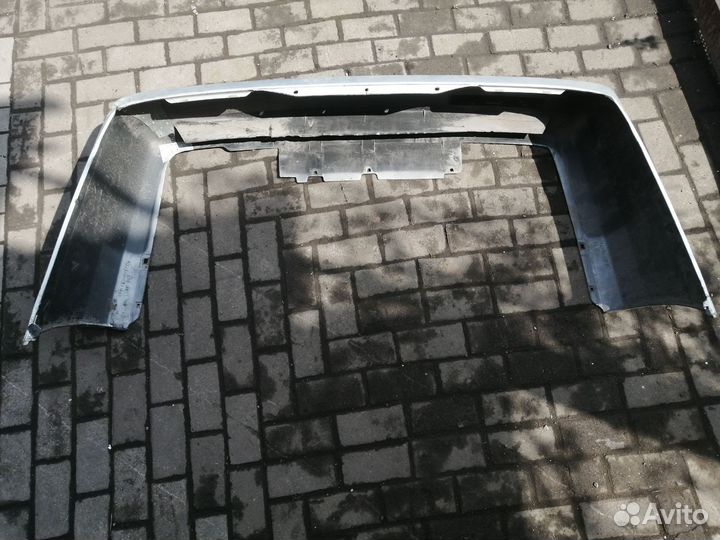 Задний бампер Nissan Bluebird