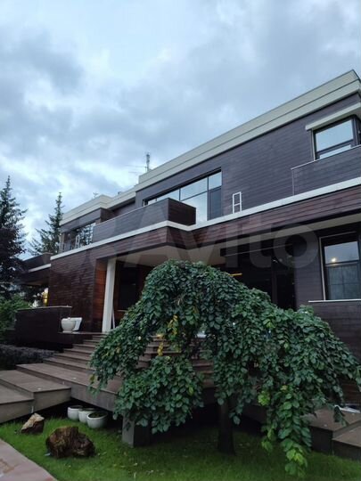 Дом 1200 м² на участке 30 сот.