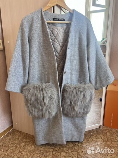 Пальто с меховыми карманами