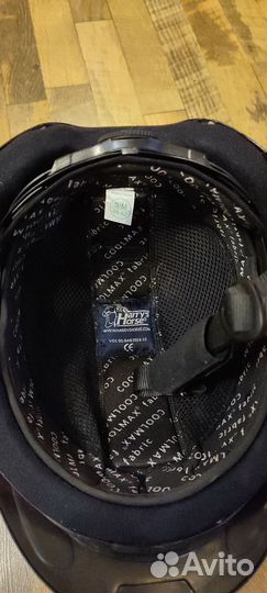 Шлем и бриджи для верховой езды