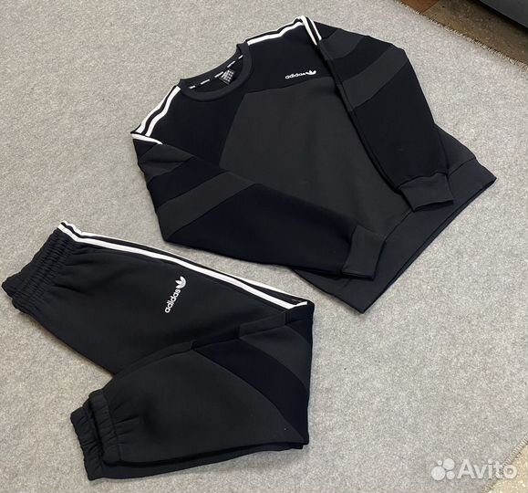 Спортивный костюм adidas