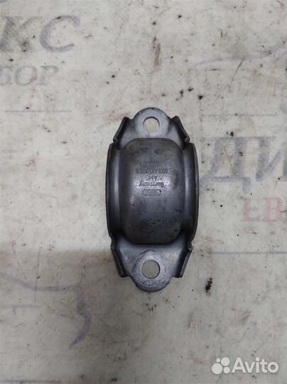 Кронштейн (сопут. товар) Audi Q5