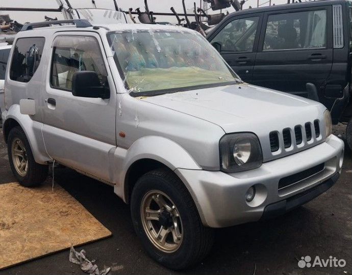 Бачок стеклоомывателя передний Suzuki Jimny