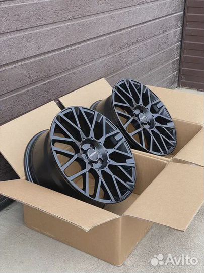 Диски R17 7,5J 4x100 ET40 540 Momo MB