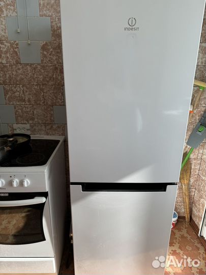 Холодильник бу indesit