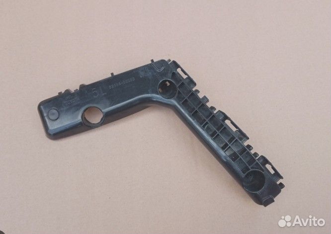 Кронштейн бампера передний левый Toyota Corolla