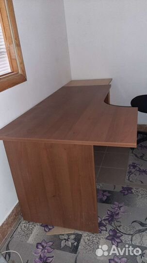 Компьютерный письменный угловой стол