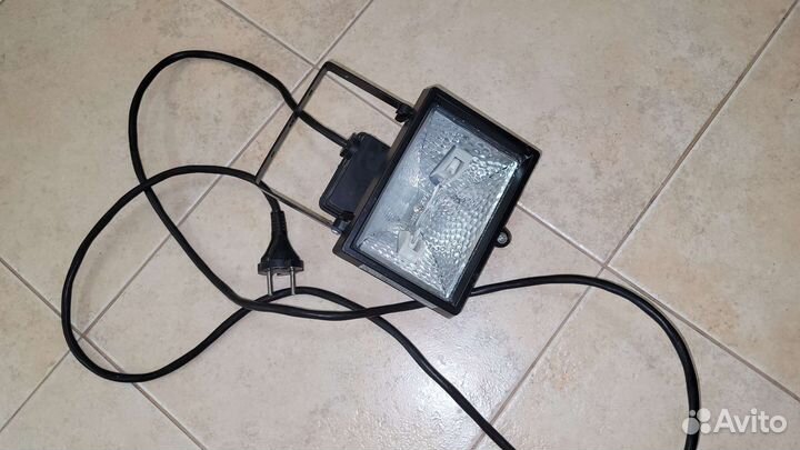 Прожектор галогеновый