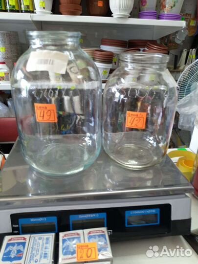 Банки обычные и винтовые,графины,фляги пластиковые