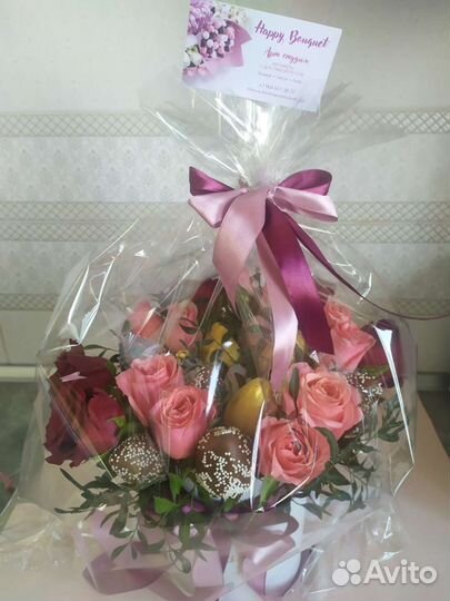 Букет из клубники в шоколаде и роз