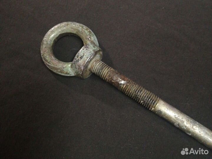 Крюк буксировочный б/у