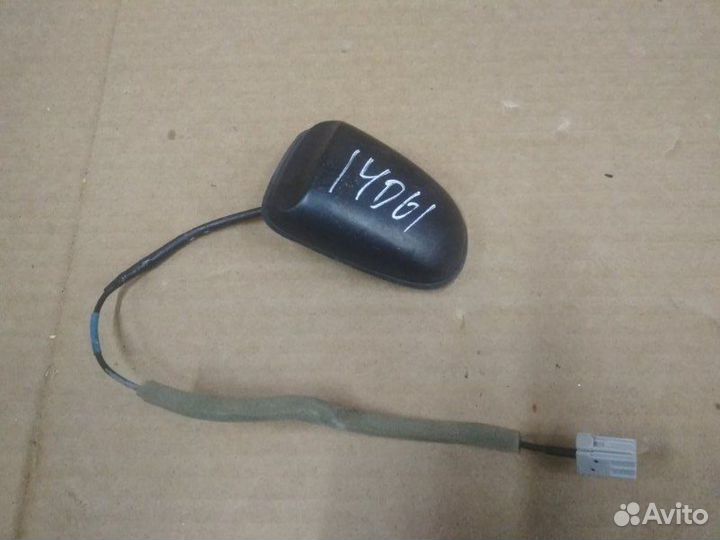 Антенна Toyota Sienna III