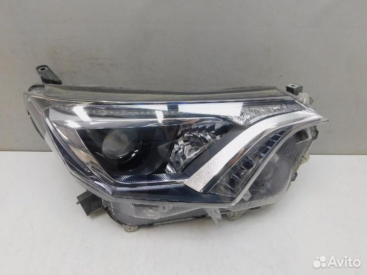 Фара правая Toyota RAV4