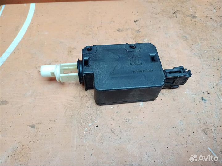 Активатор замка крышки бензобака Land Rover Disco