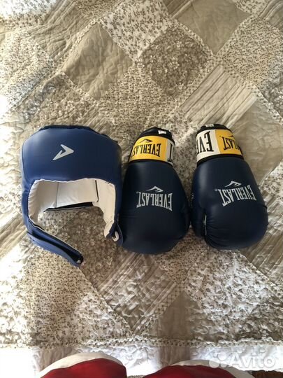 Шлем для бокса и перчатки