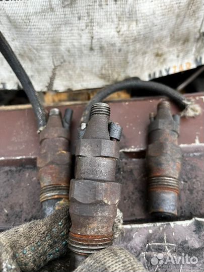 Форсунка дизельная Mercedes-Benz 207D 2.4 1987