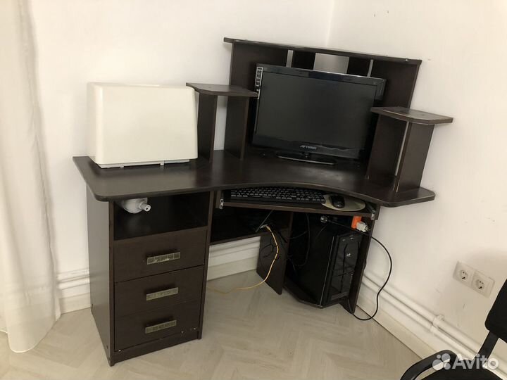 Компьютерный стол