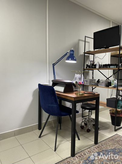 Сдам рабочее место мастеру маникюра