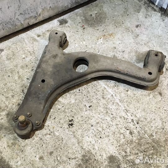 Рычаг левый Опель Вектра Б