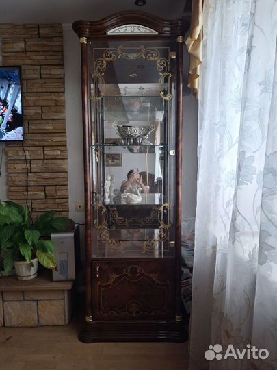 Шкаф витрина для посуды