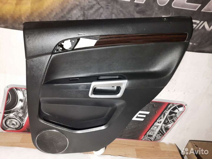 Обшивка задней R и L двери Opel Antara