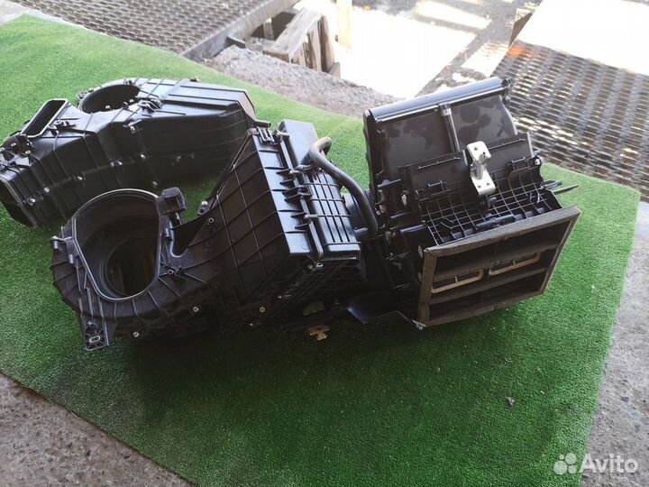 Корпус печки пер/зад на VW Touareg NF 2010-2018