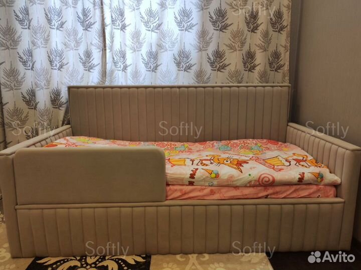 Детская кровать с мягкой спинкой