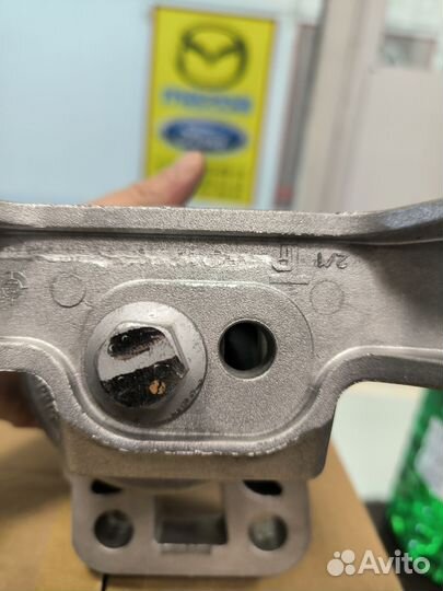 Опора двигателя правая Ford Mondeo 4 Ford S-MAX