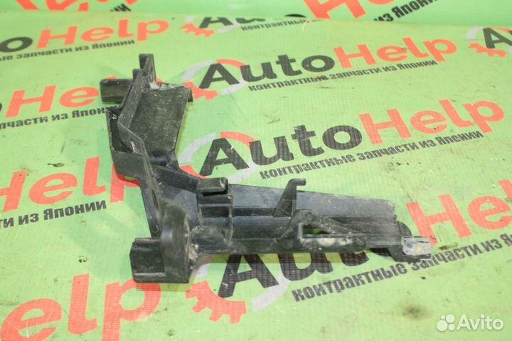 Кронштейн фары BMW 3-series E46 1301073018 правый