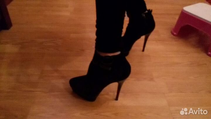 Ботильоны Нандо Муци и сумочка к ним Италия