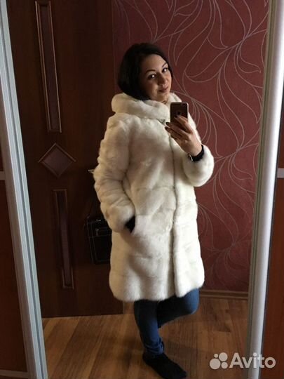 Шуба норковая белая