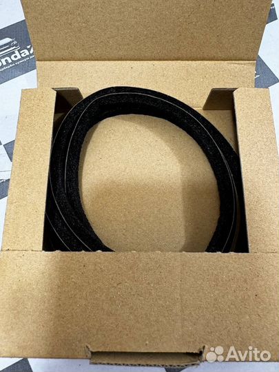 Уплотнитель молдинга лобового стекла Honda Accord