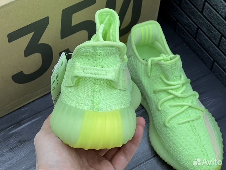 Кроссовки Adidas Yeezy Boost 350 v2 Glow