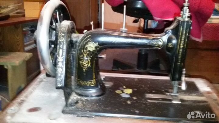 Ручная швейная машинка известной марки NAH maschin