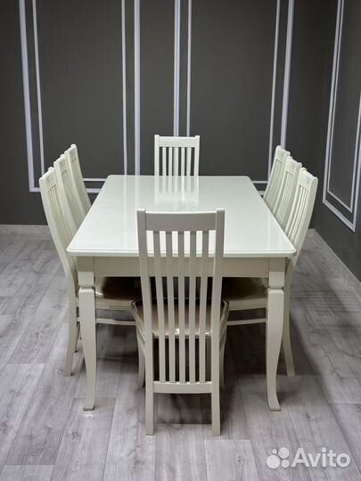 Стул / В наличии стулья