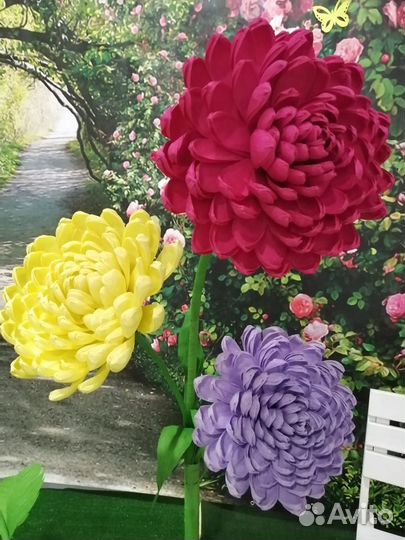 Ростовые цветы из гофро бумаги и оформлен.фотозон