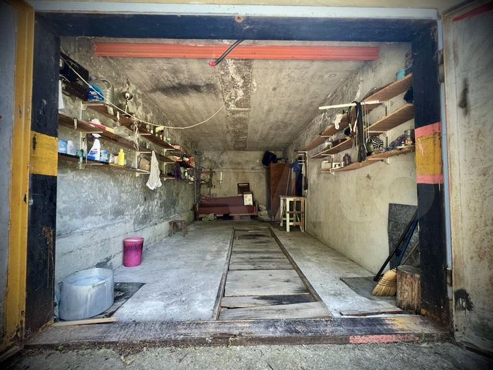 Гараж, > 30 м²