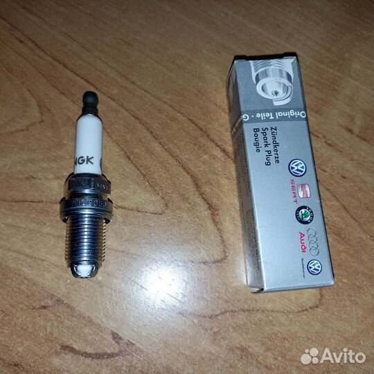Свеча зажигания NGK