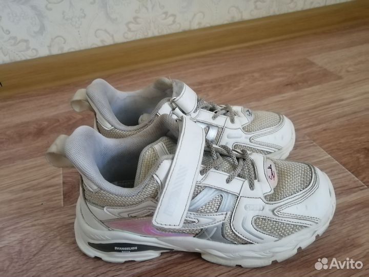 Кроссовки для девочки