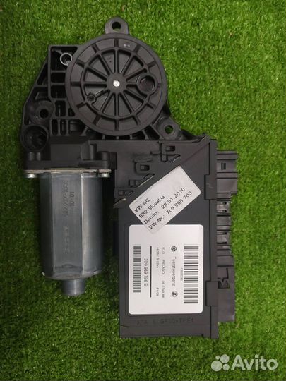 Мотор стеклоподъемника задний левый Volkswagen