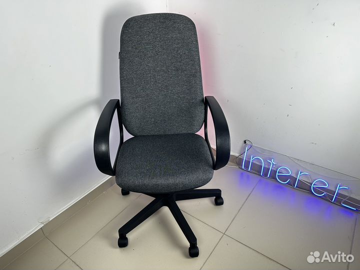 Офисное кресло тканевое