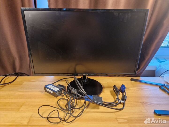 Монитор Samsung 23.5