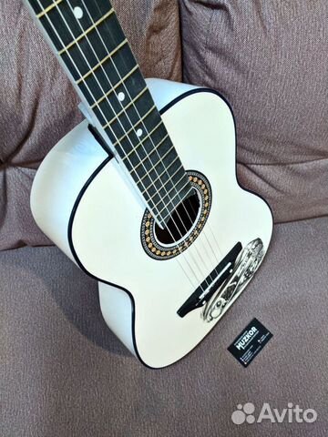 Гитара с чехлом