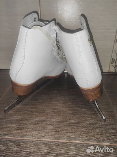 Коньки фигурные 37