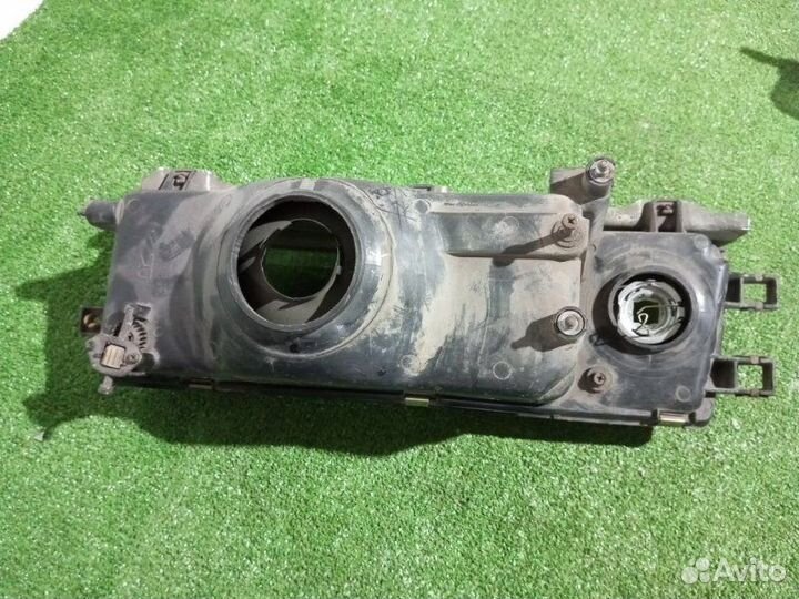 Фара галогеновая правая Toyota Vista SV20