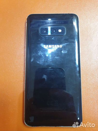 Samsung Galaxy S10e, 6/128 ГБ