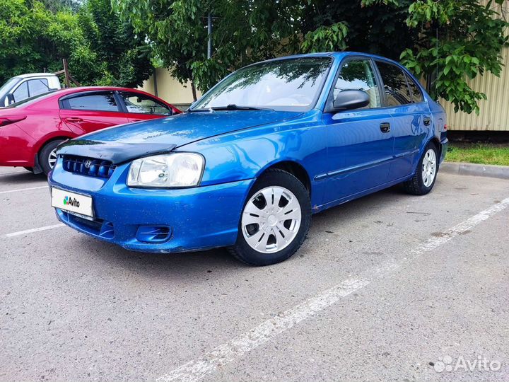 Хендай акцент 2001. Hyundai Accent 2001. Хендай акцент 2001 года. Hyundai Accent 2001 года. Хендай акцент 2001г тёмно зелёный металлик как называется цвет.